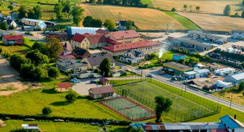 Szkoła w Kamienicy Szlacheckiej z nowym skrzydłem