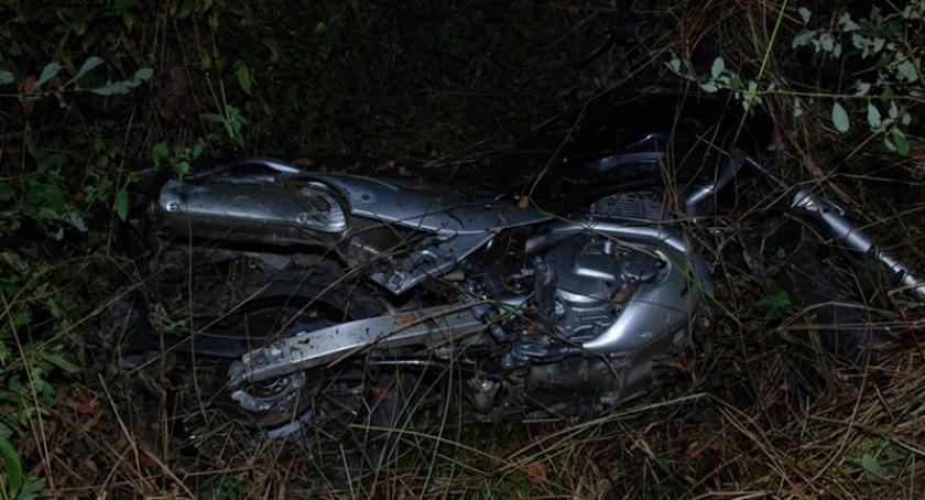 Grzybno. Spodował kolizję, utopił motocykl i zgłosił jego kradzież
