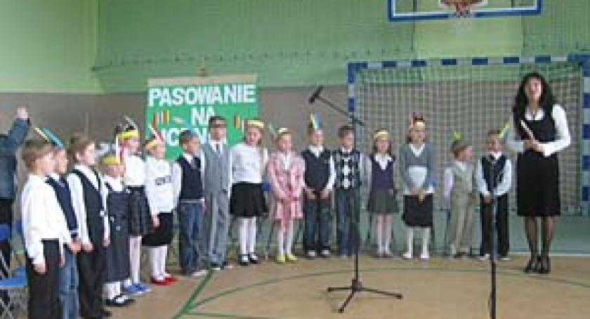 Uroczyste pasowanie na ucznia w Skrzeszewie 