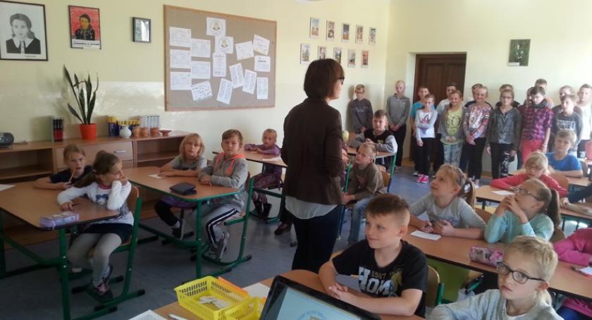 Podjazy. Przypominali sobie tabliczkę mnożenia