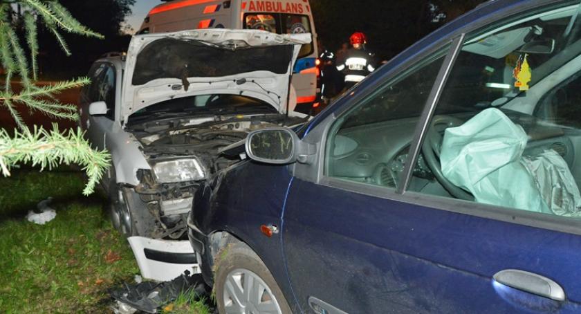 Staniszewo. Czołówka renault z passatem - trzy osoby ranne
