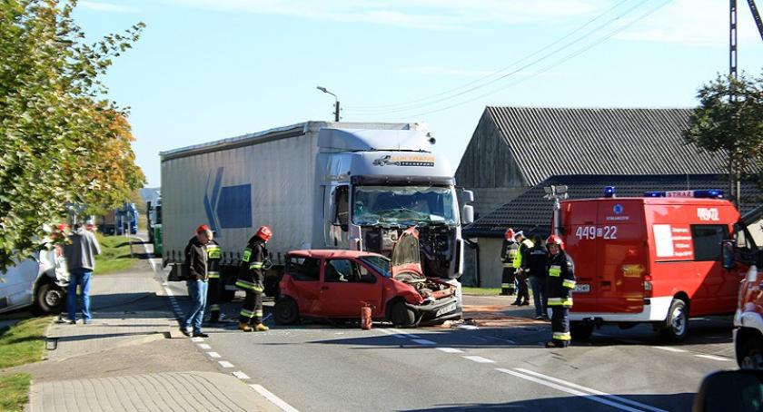 Hopowo. Karambol z udziałem pięciu pojazdów na krajowej 20-tce