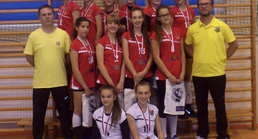Siatkarki Wieżycy na podium