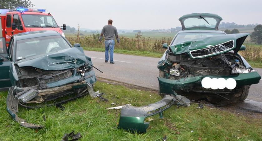 Miechucino. Czołówka audi z passatem 