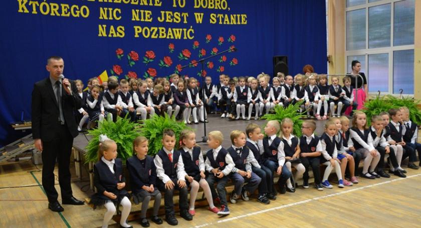 Kartuzy. Ślubowanie pierwszoklasistów ze Szkoły Podstawowej nr 1