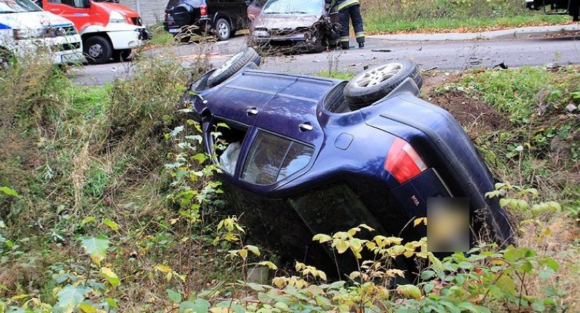 Grzybno. Zderzenie dwóch samochodów - dachował volkswagen