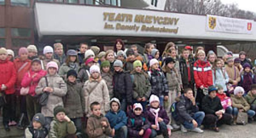 Młodzież oglądała foczkę akrobatkę 
