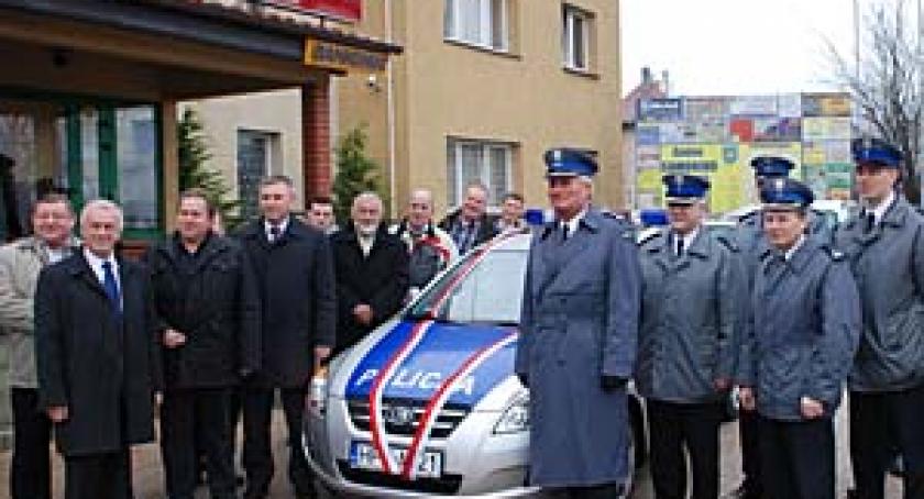 Nowe radiowozy w Somoninie i Kartuzach 