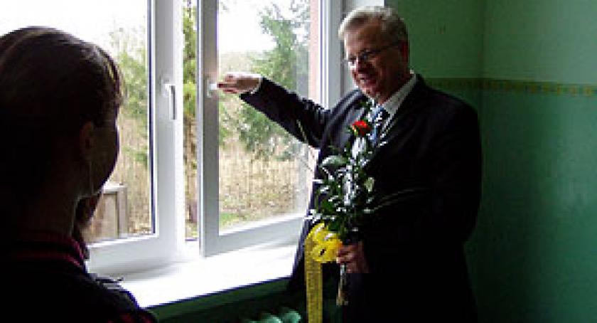 Szesnaście nowych okien