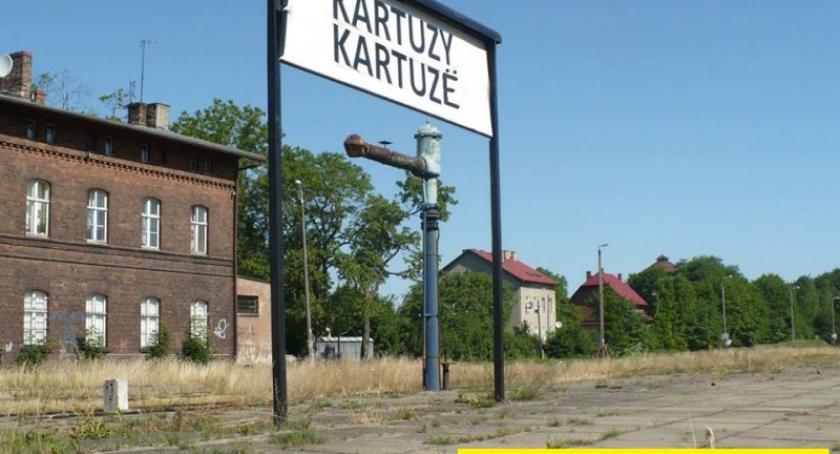 Kartuzy. Chcą polsko-kaszubskich tablic na dworcu