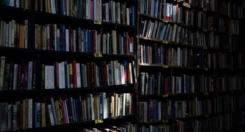 Staniszewo. Biblioteka do likwidacji, bo brakuje miejsca dla uczniów