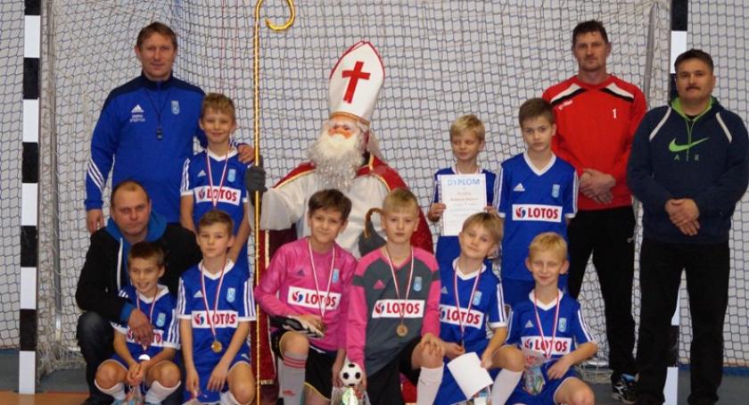 Piłka nożna. Raduniacy wygrali Turniej Mikołajkowy w Lipuszu
