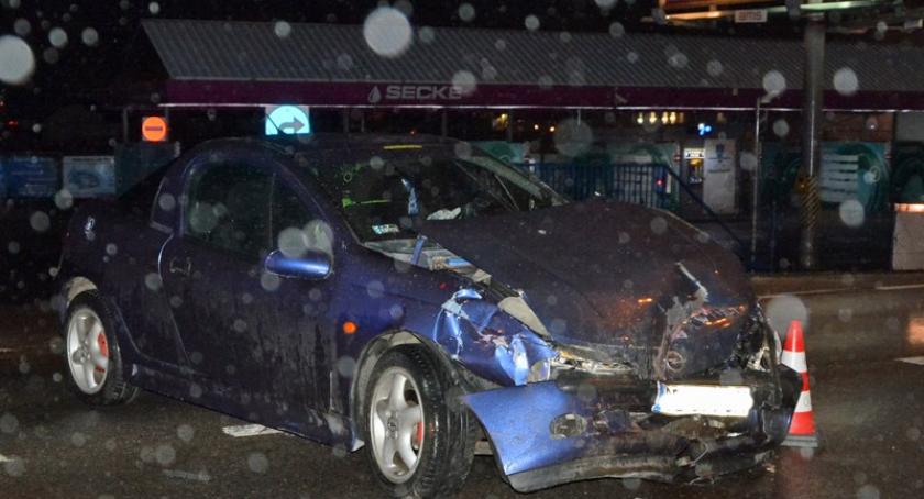 Chwaszczyno. Bus wymusił pierwszeństwo i zderzył się z oplem