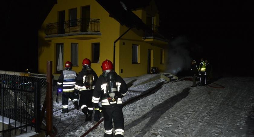 Sierakowice. Pożar w domu jednorodzinnym 