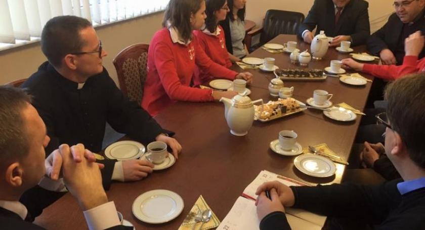 Młodzież z Francji odwiedziła Kartuzy w ramach przygotowań do ŚDM