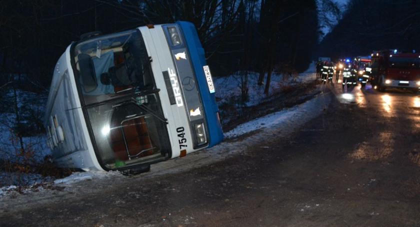 Wieżyca. Przewrócił się autobus - siedem osób w szpitalu 