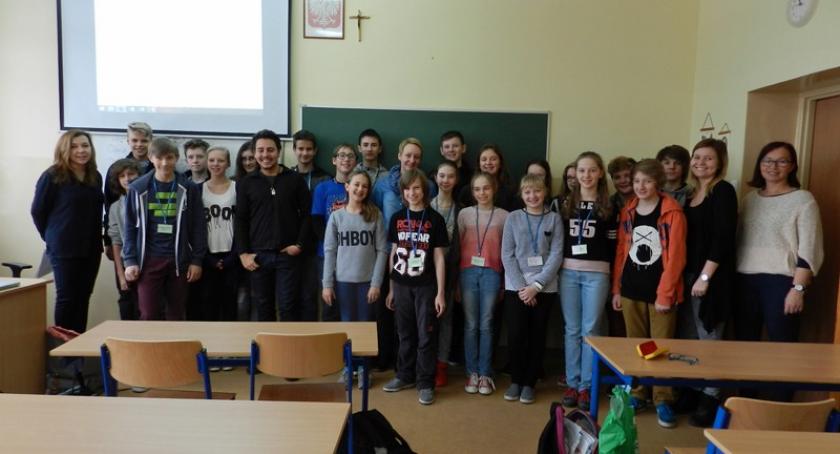 Wolontariusze z AIESEC odwiedzili banińskich gimnazjalistów