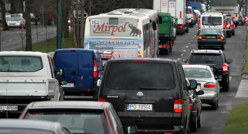 Kartuzy. Gigantyczne korki - kierowcy muszą uzbroić się w cierpliwość