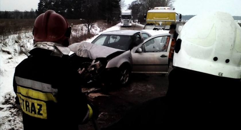 Stężyca. VW Bora uderzył w drzewo - poszkodowana 28-latka 