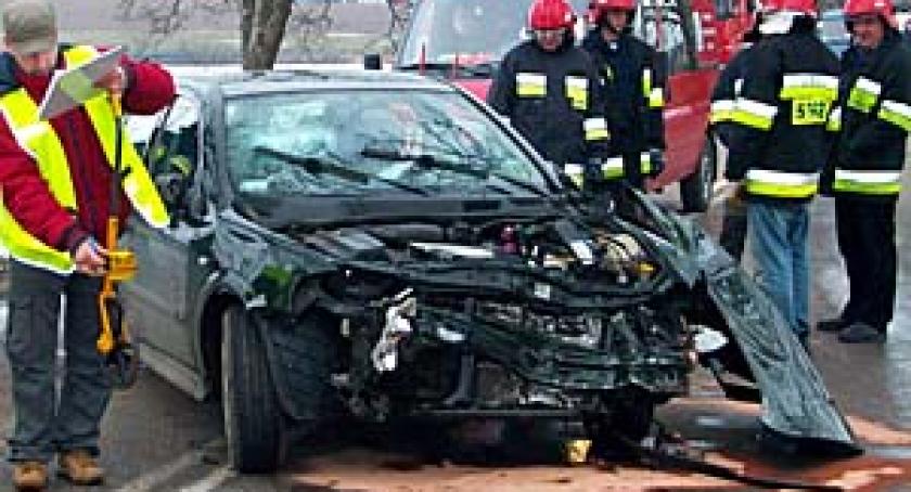 Auto zderzyło się z ciągnikiem 