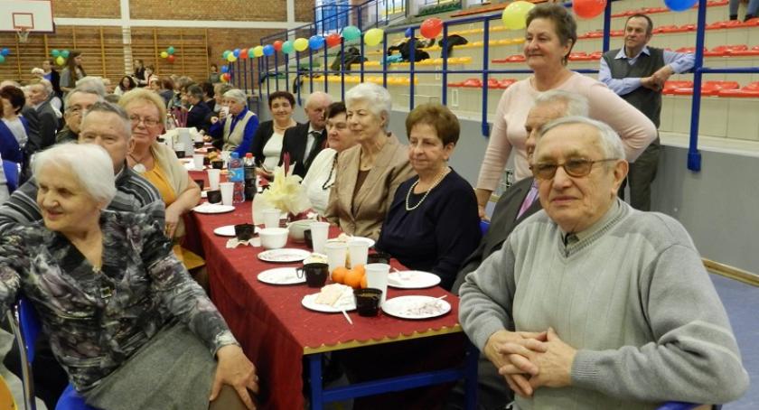 Żukowo. Seniorzy bawili się w rytmie znanych przebojów sprzed lat
