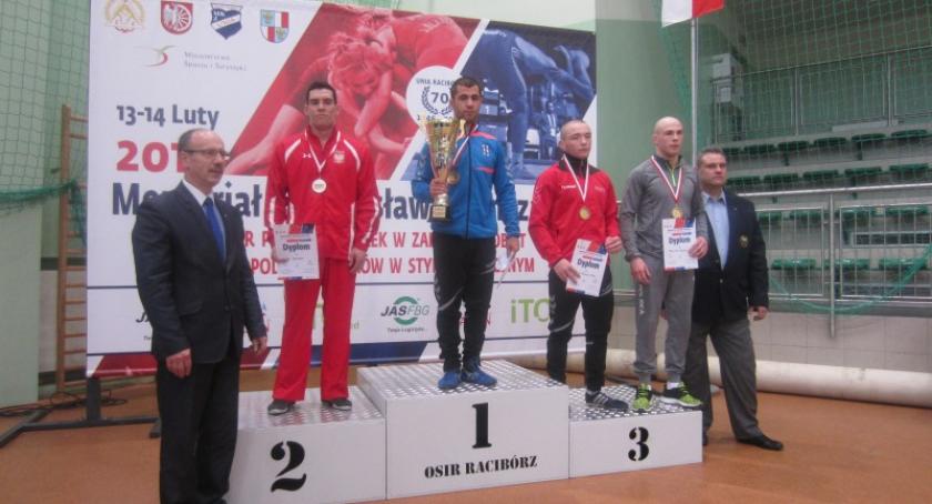 Zapasy. Początek sezonu z trzema medalami dla Cartusii