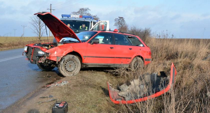 Przyjaźń. Audi uderzyło w skarpę