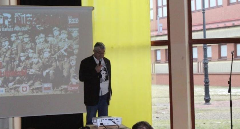 Sierakowice. Gimnazjaliści uczcili pamięć Niezłomnych
