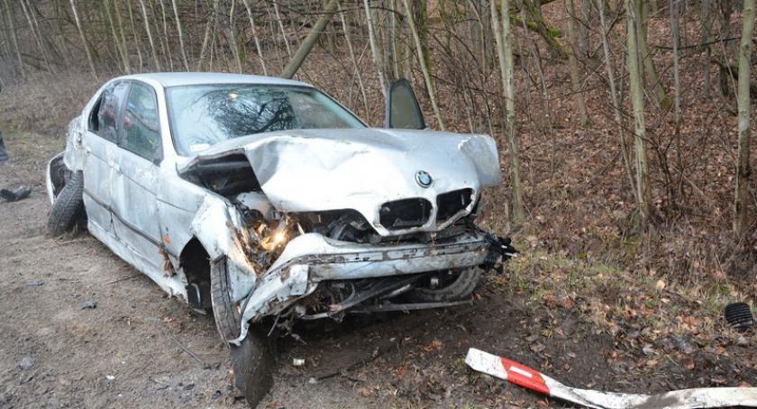 Smętowo Chmieleńskie. Dachowało BMW