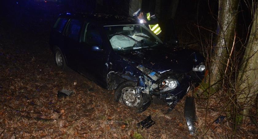 Babi Dół. Zderzenie dwóch pojazdów podczas wyprzedzania na K20 