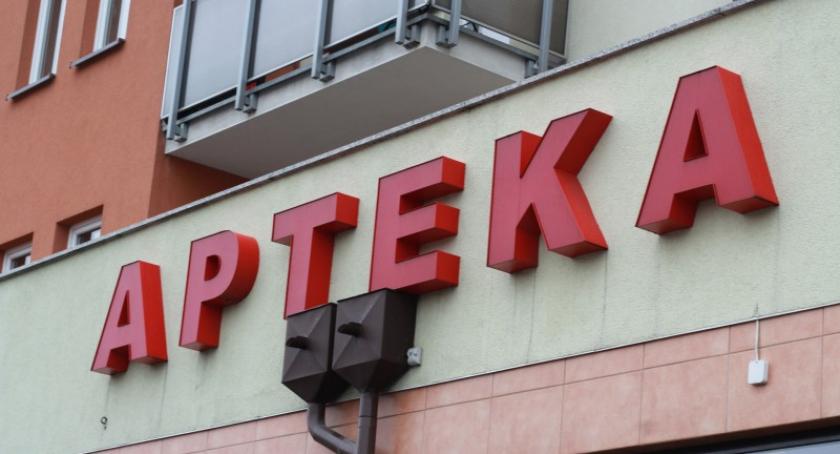 Jak jest z pracą aptek w Sierakowicach?