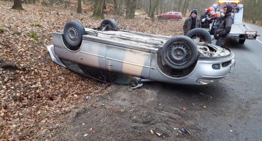 Egiertowo-Somonino. Dachował opel vectra