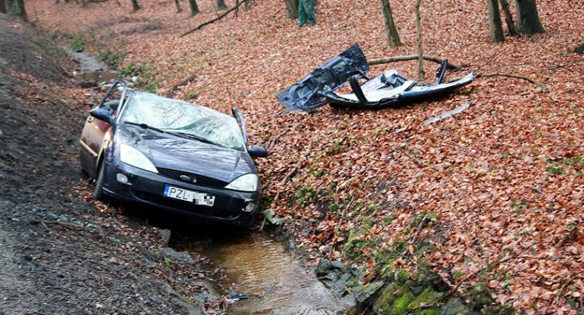 Grzybno-Kobysewo. Volvo zderzyło się z fordem - trzy osoby w szpitalu