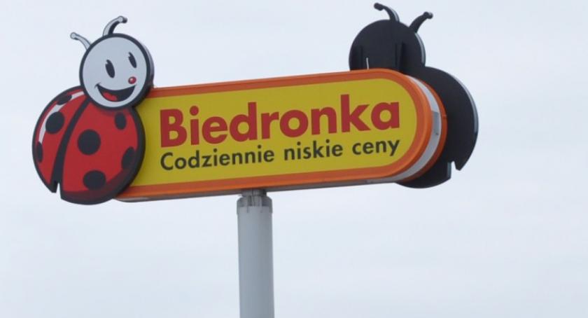 Przodkowo. Okradli Biedronkę, policja szuka świadków