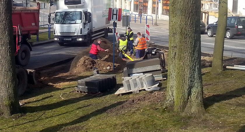 Kartuzy. Powstaje lewoskręt na ulicę Parkową - zbudują go do poniedziałku