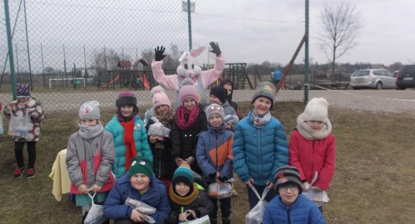 Zajączek odwiedził dzieci w Wilanowie
