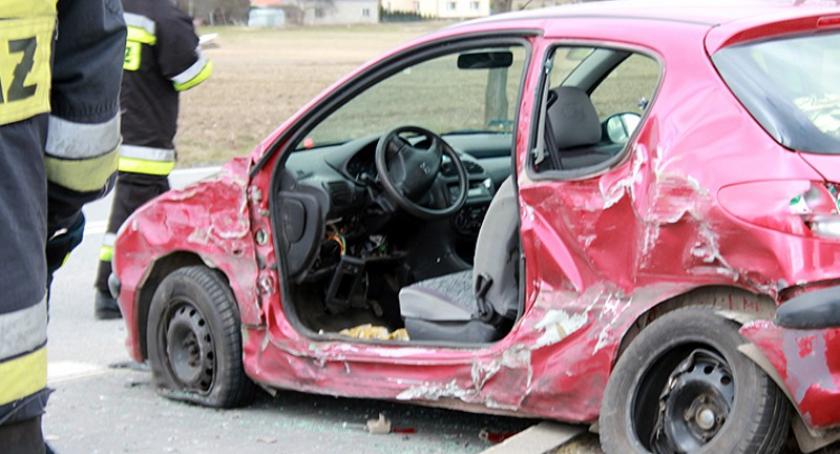 Borcz. VW zderzył się z peugeotem - dwie osoby w szpitalu