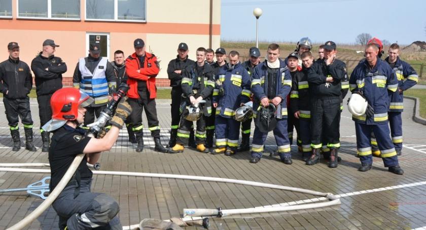 Ochotnicy uczyli się jak zwalczać pożary wewnętrzne
