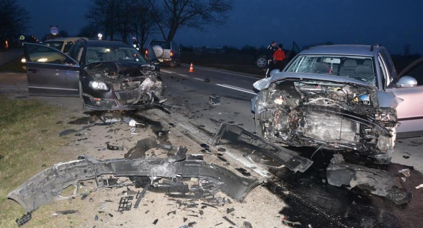 Tuchom. Zderzenie trzech pojazdów - trzy osoby w szpitalu