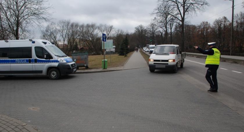 Powiat. Policjanci kontrolowali busy i samochody ciężarowe