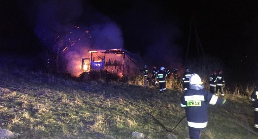 Dzierżążno. Pożar drewnianego pustostanu