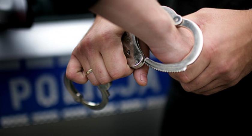Kiełpino. Miał narkotyki, chciał wręczyć łapówkę policjantom