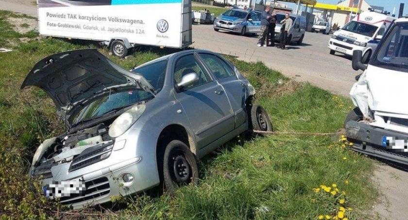 Przodkowo. Ford transit uderzył w nissana - jedna osoba ranna