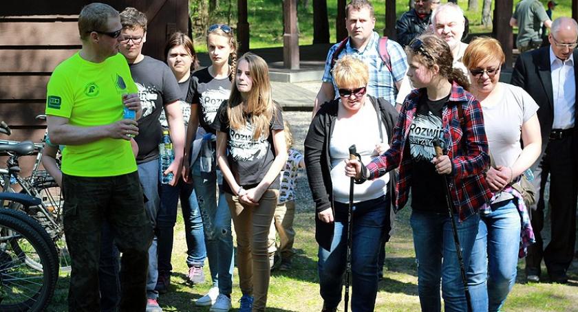 Mirachowo. Charytatywna piesza wędrówka z kartuskimi leśnikami