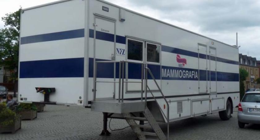 Mammobus czeka na kartuskim Rynku