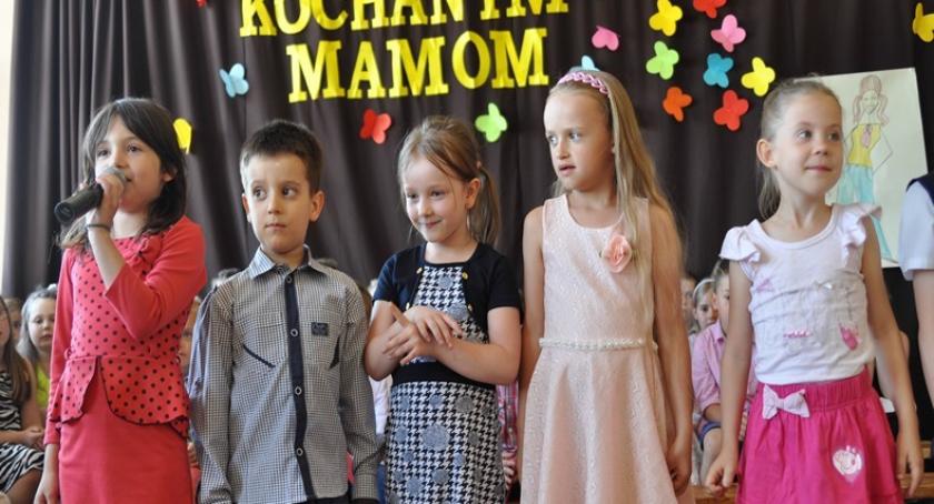 Kartuzy. Wzruszające występy na Dzień Matki w kartuskiej Jedynce