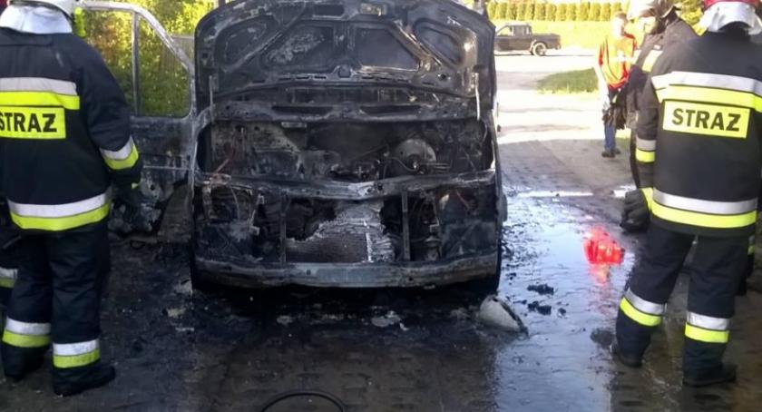 Borowo. Spłonęła kabina samochodu dostawczego