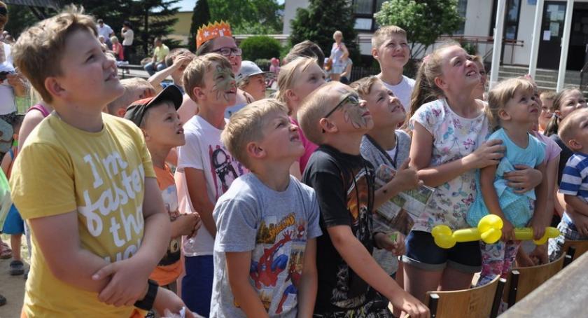 Rodzinna zabawa na pikniku w Mojuszu