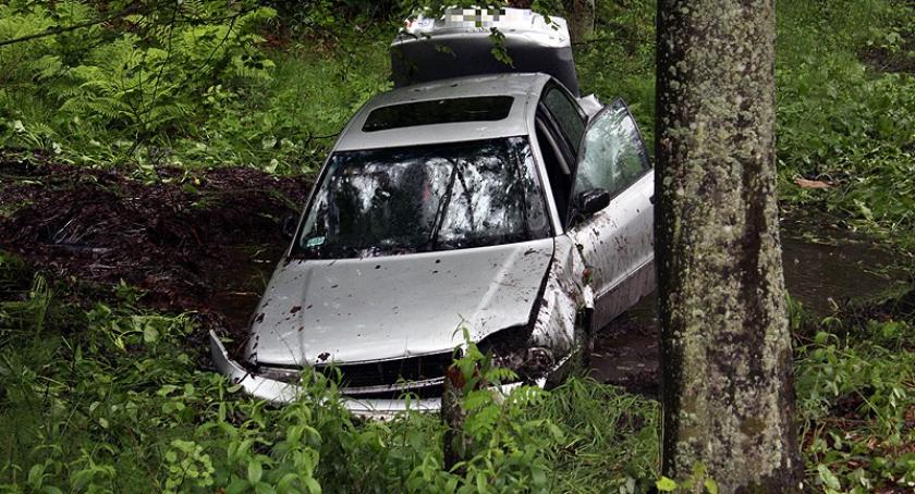 Wieżyca. Wypadek na K20 - audi wypadło z drogi