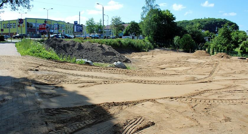 Kartuzy. Ruszyła budowa parkingu przy kolegiacie